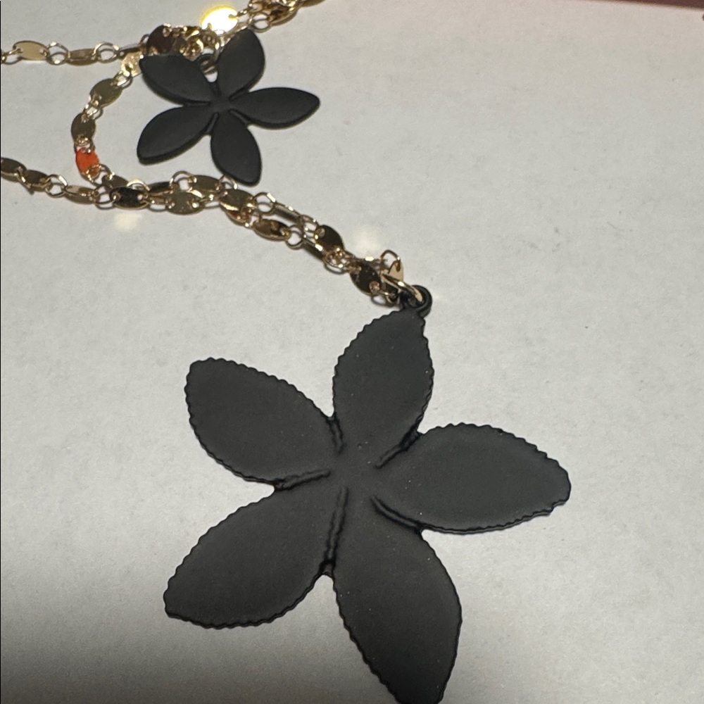 Isaac Mizrahi New York Black Flower Pendant Necklaces NWT (BR666:6) - Picture 5 of 6